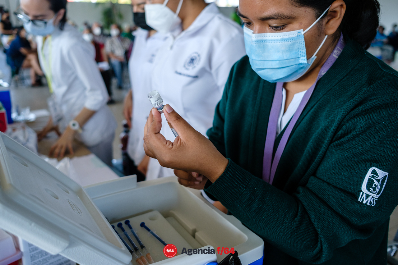Enfermeras y enfermeros del sector Salud del Estado de Colima que han trabajado en la vacunación contra COVID-19.