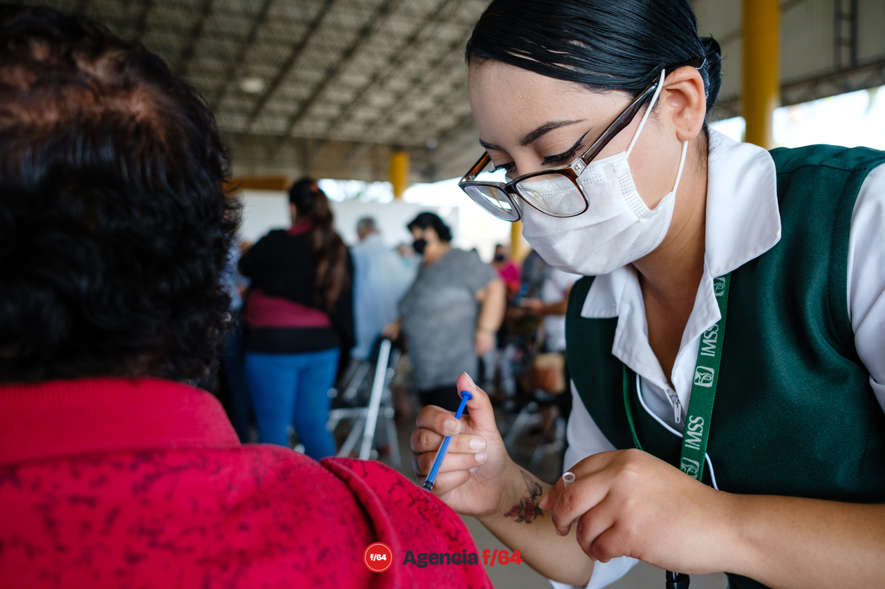Enfermeras y enfermeros del sector Salud del Estado de Colima que han trabajado en la vacunación contra COVID-19.