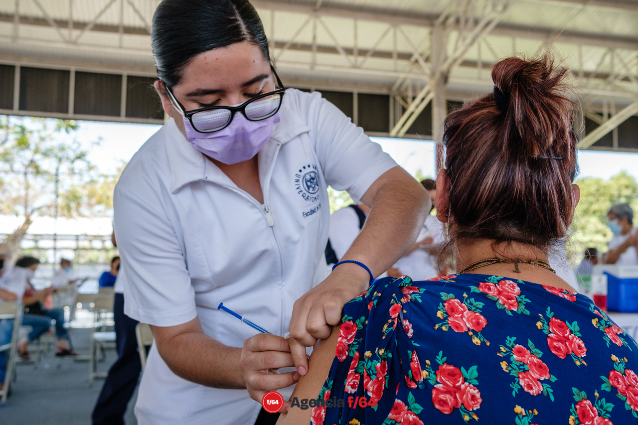 Enfermeras y enfermeros del sector Salud del Estado de Colima que han trabajado en la vacunación contra COVID-19.