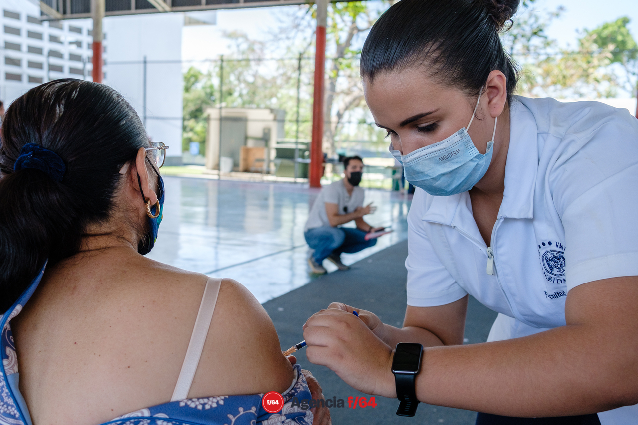 Enfermeras y enfermeros del sector Salud del Estado de Colima que han trabajado en la vacunación contra COVID-19.