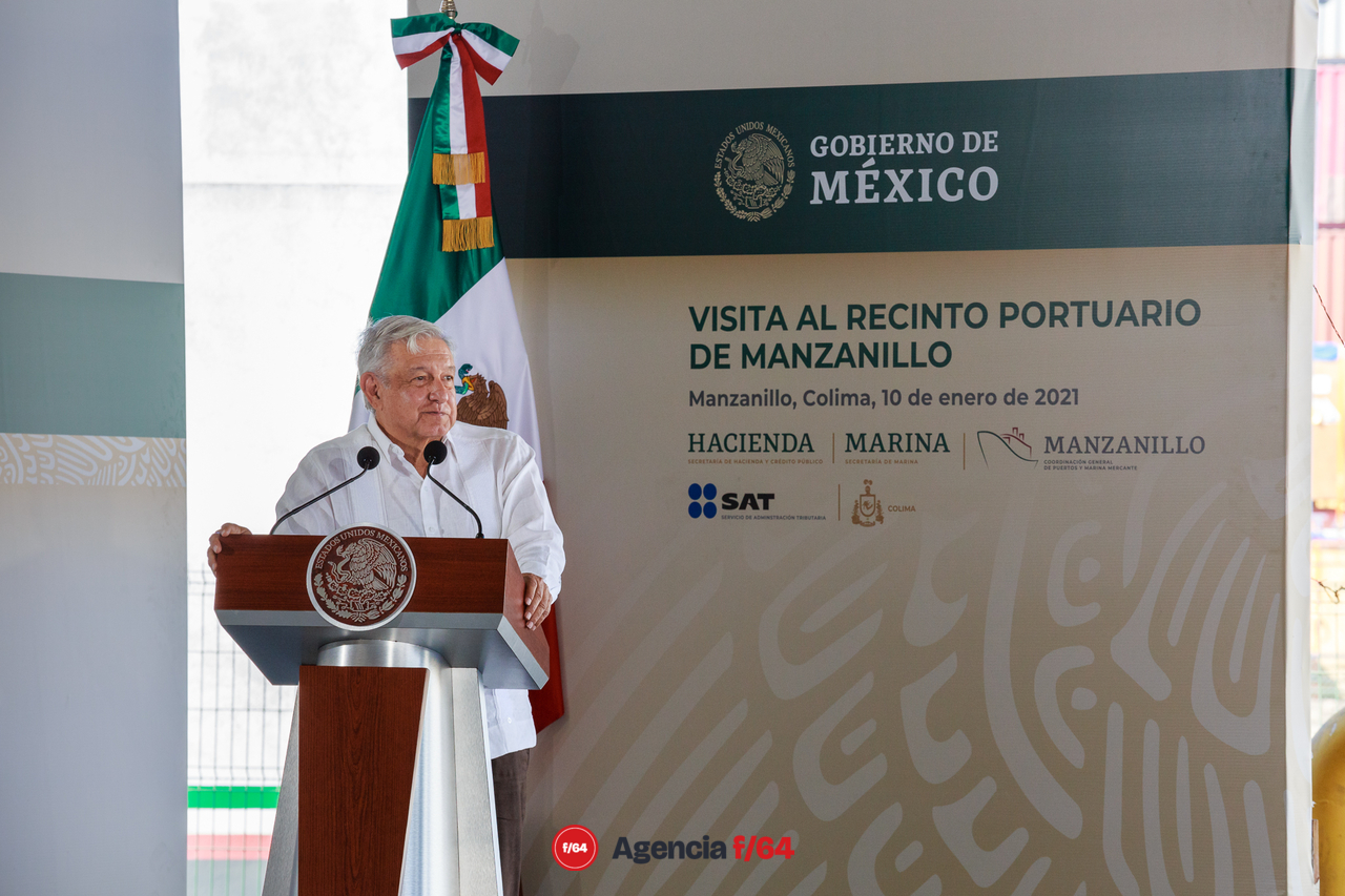 AMLO visita recinto portuario de Manzanillo.