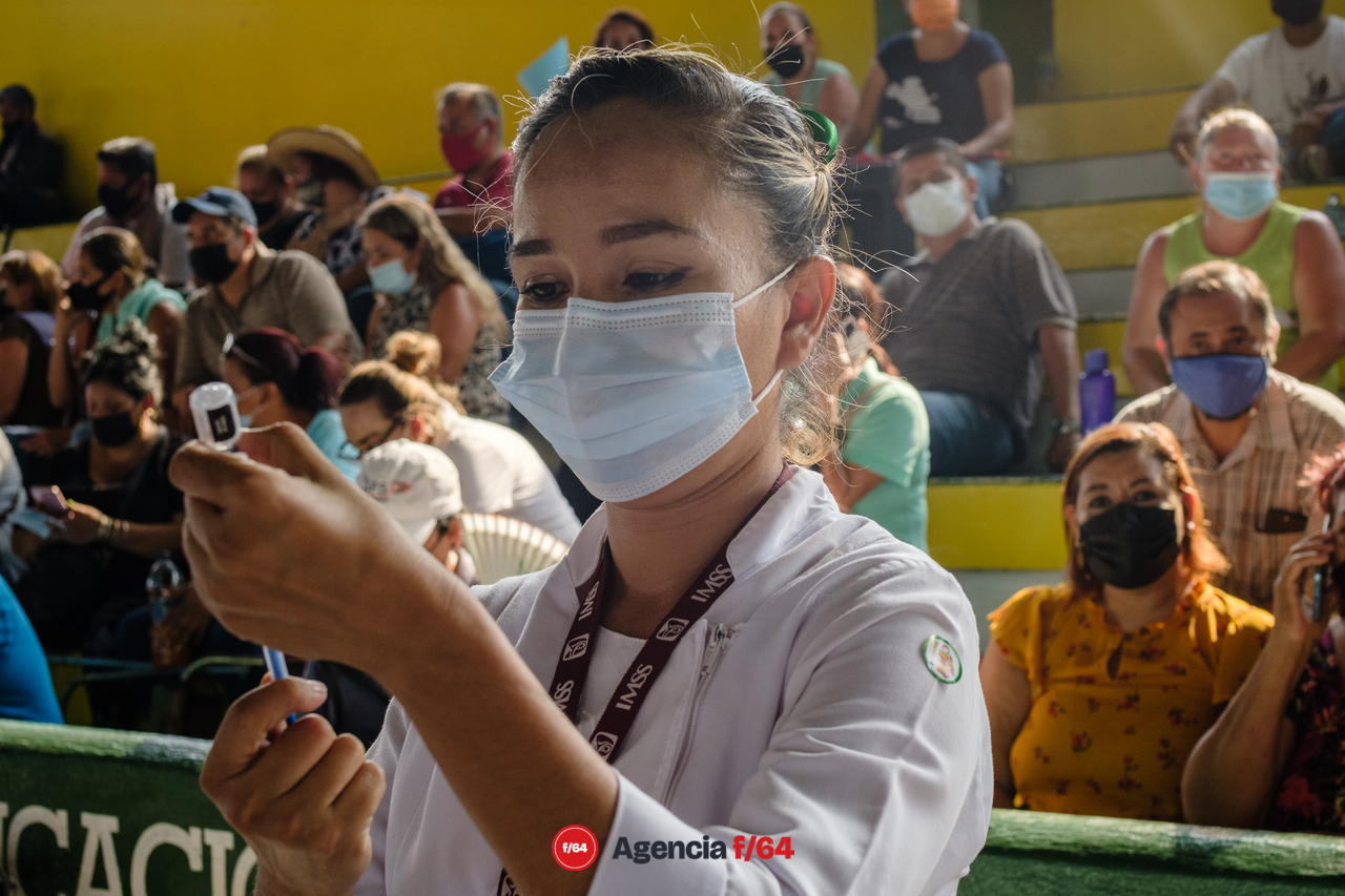 Continúa la campaña de vacunación contra COVID-19 en Colima