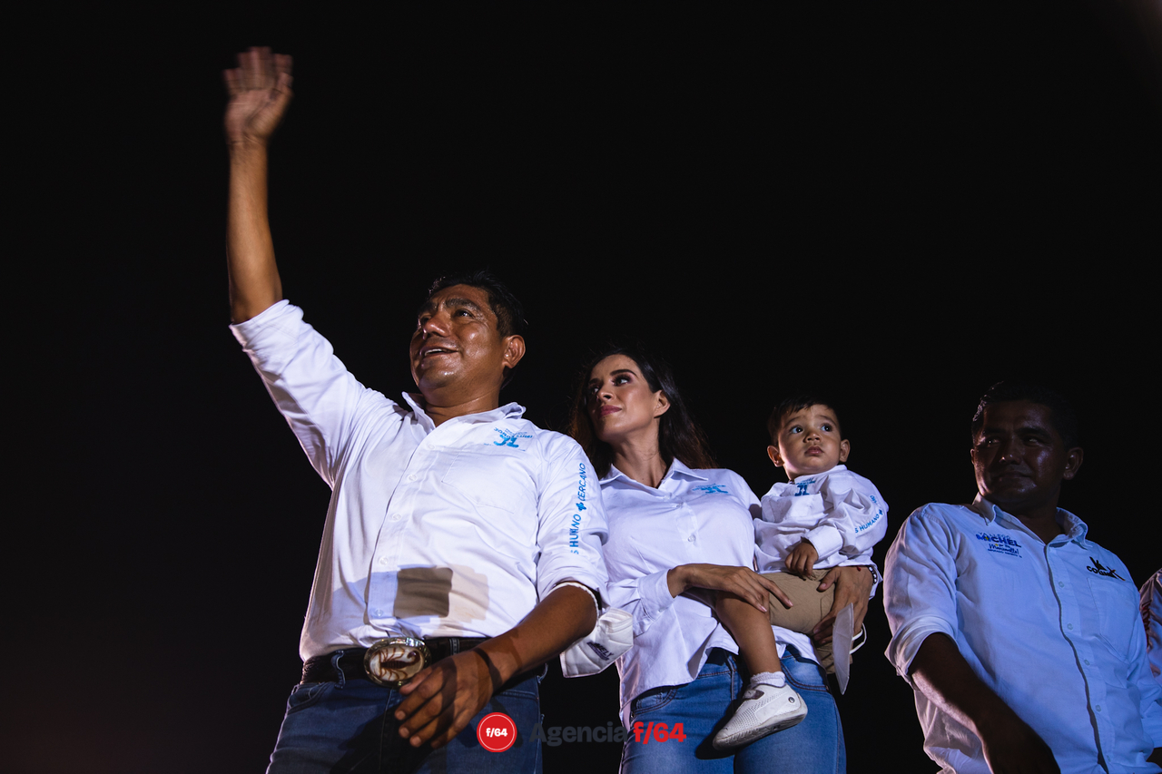 Jorge Luis Preciado, candidato a la alcaldía del puerto, en el cierre de campaña de la coalición “Vá por Colima”