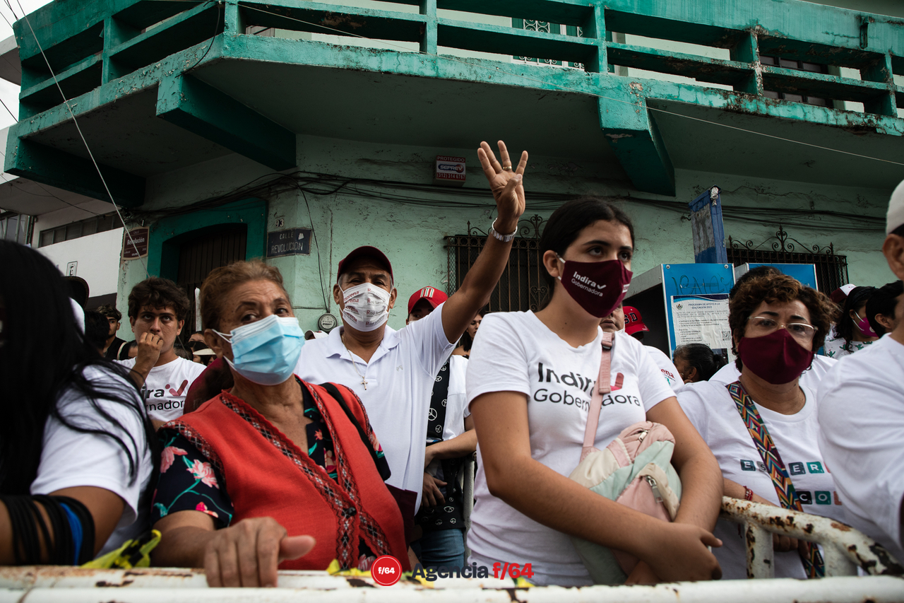 Simpatizantes de MORENA en Colima.