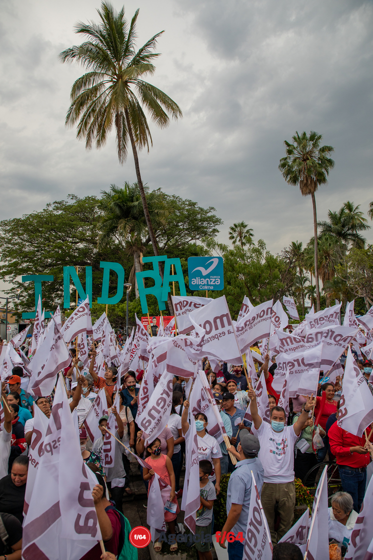 Simpatizantes de MORENA en Colima. 