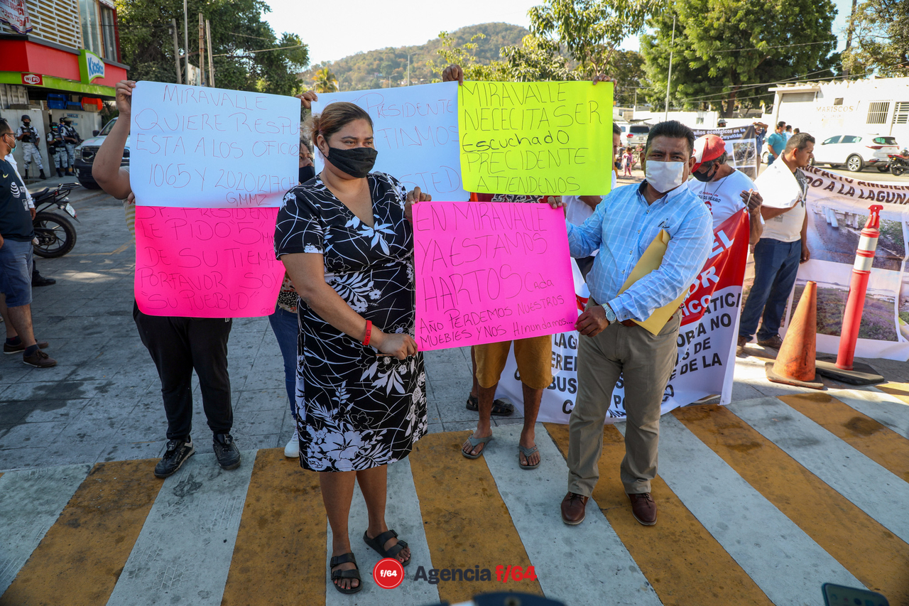 Diversas demandas y peticiones se le expresaron al Presidente Andrés Manuel López Obrador en su visita al Puerto de Manzanillo. 