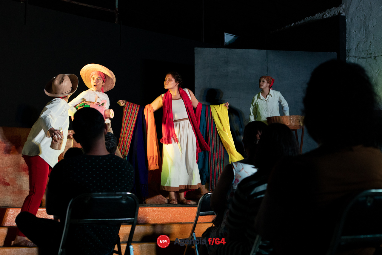 Compañía de Teatro Caracol.