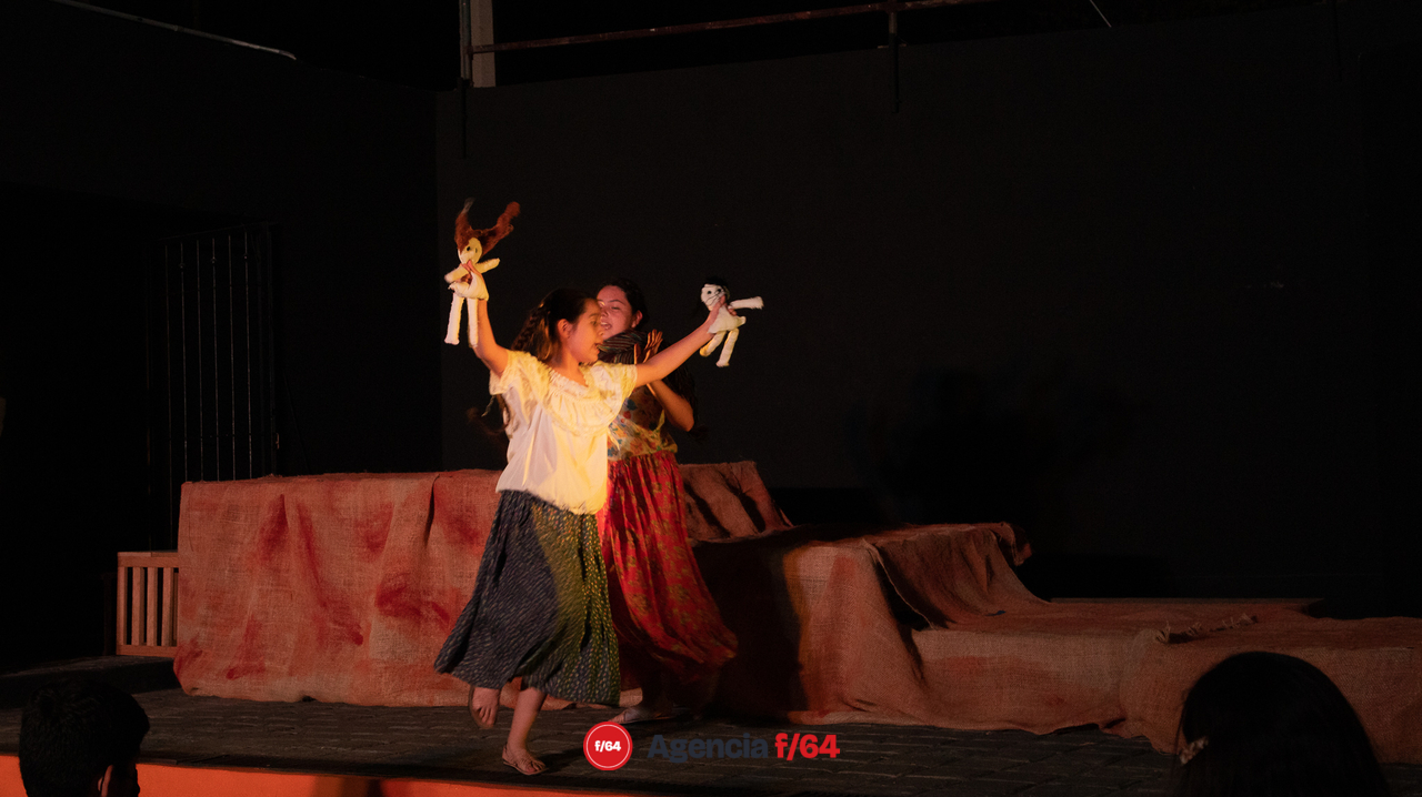Compañía de Teatro Caracol.