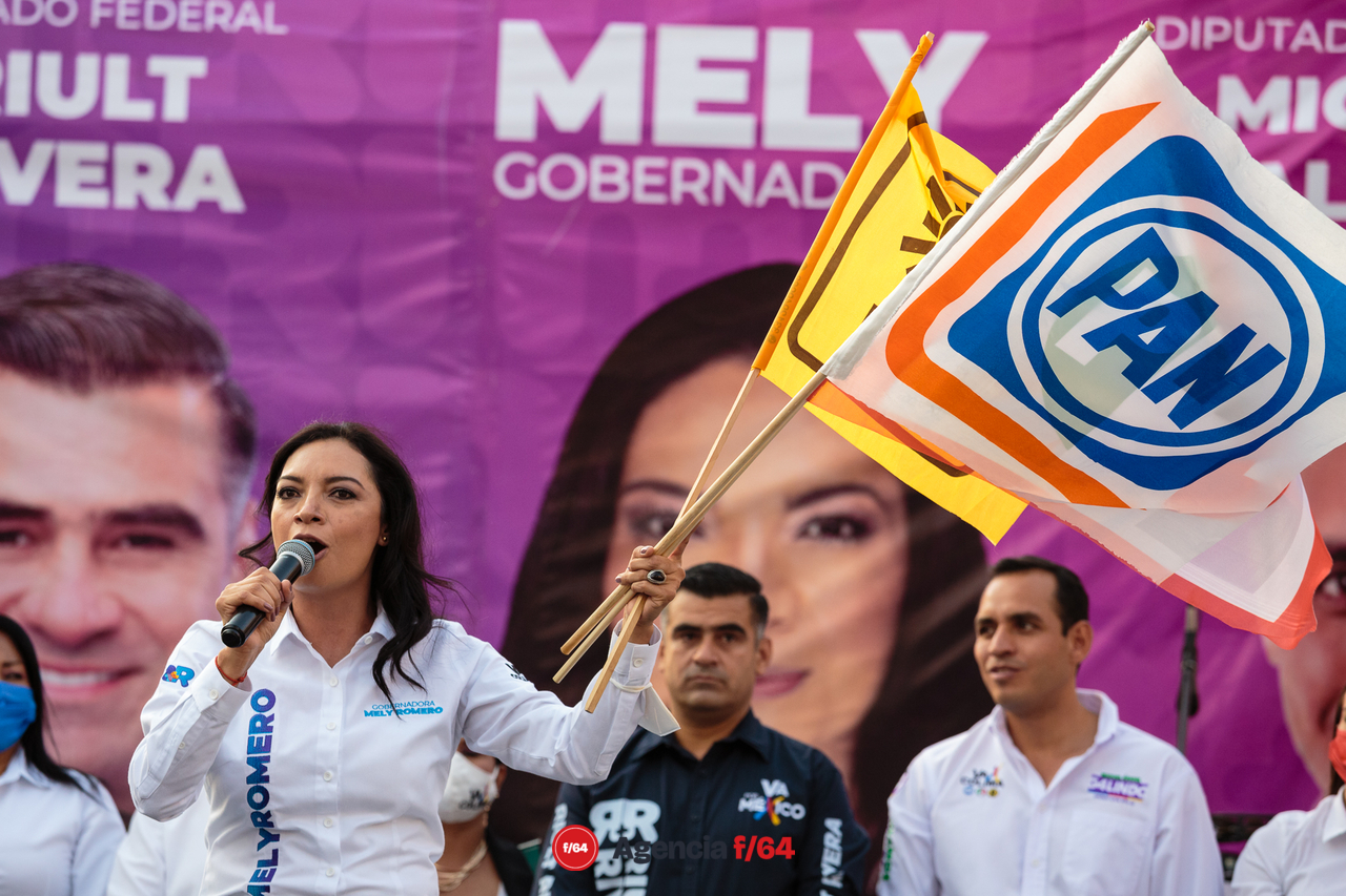 Mely Romero, candidata a la gubernatura del Estado de Colima por la coalición "Vá por Colima" realizó dos cierres de campaña. 