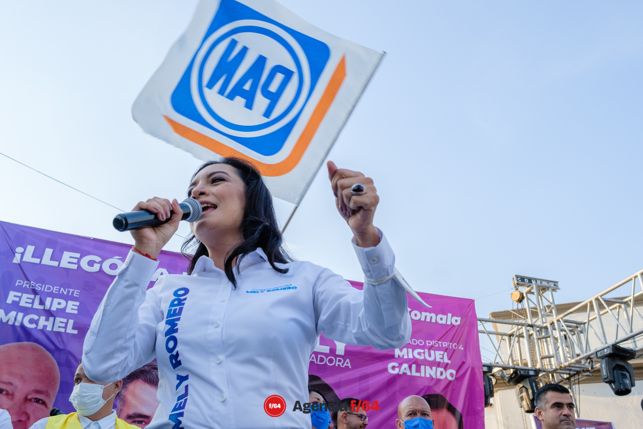 Mely Romero, candidata a la gubernatura del Estado de Colima por la coalición "Vá por Colima" realizó dos cierres de campaña. 