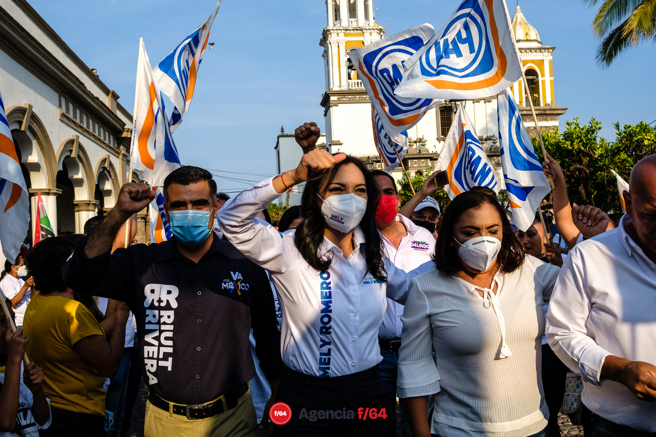 Mely Romero, candidata a la gubernatura del Estado de Colima por la coalición "Vá por Colima" realizó dos cierres de campaña. 