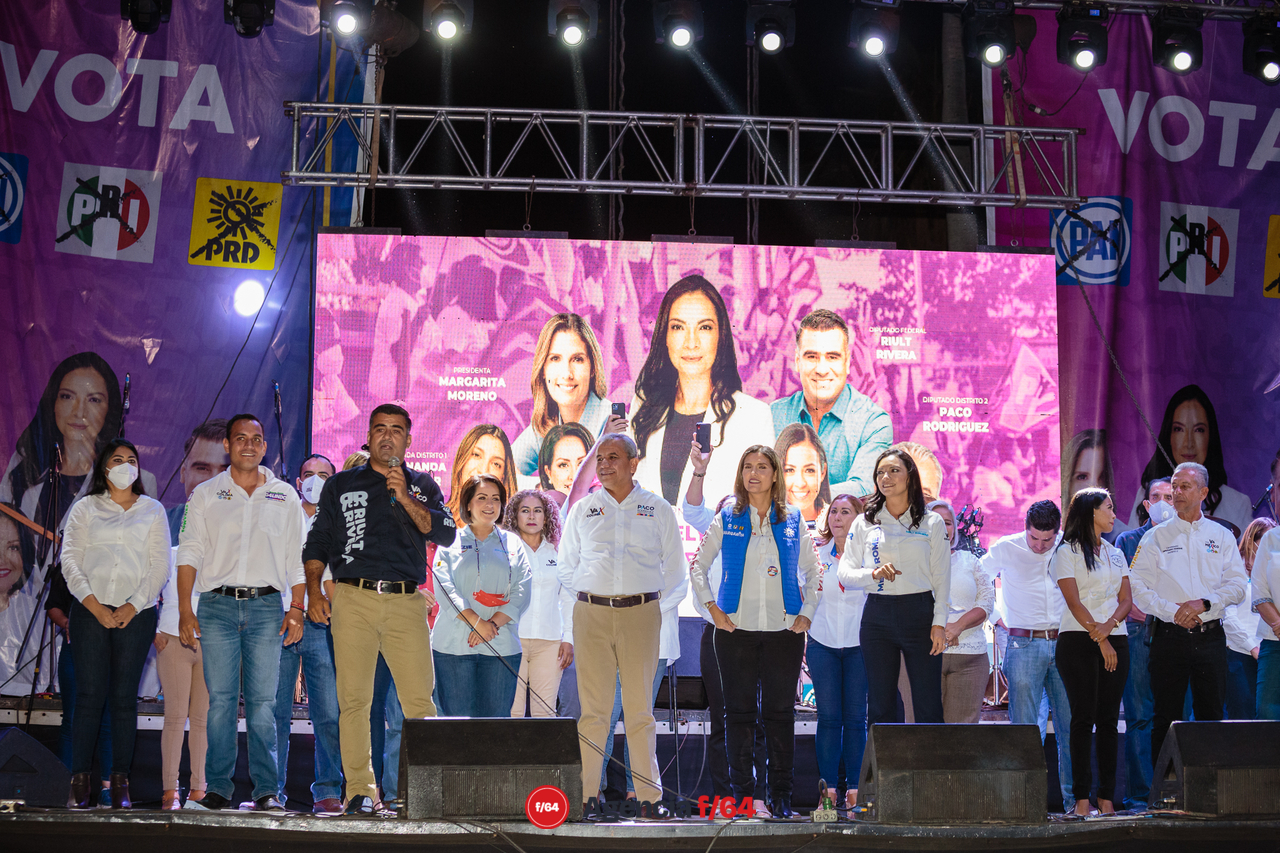 Mely Romero, candidata a la gubernatura del Estado de Colima por la coalición "Vá por Colima" realizó dos cierres de campaña. 