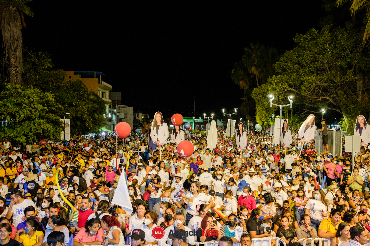 Mely Romero, candidata a la gubernatura del Estado de Colima por la coalición "Vá por Colima" realizó dos cierres de campaña. 
Miles de asistentes en el cierre en la capital Colimense.