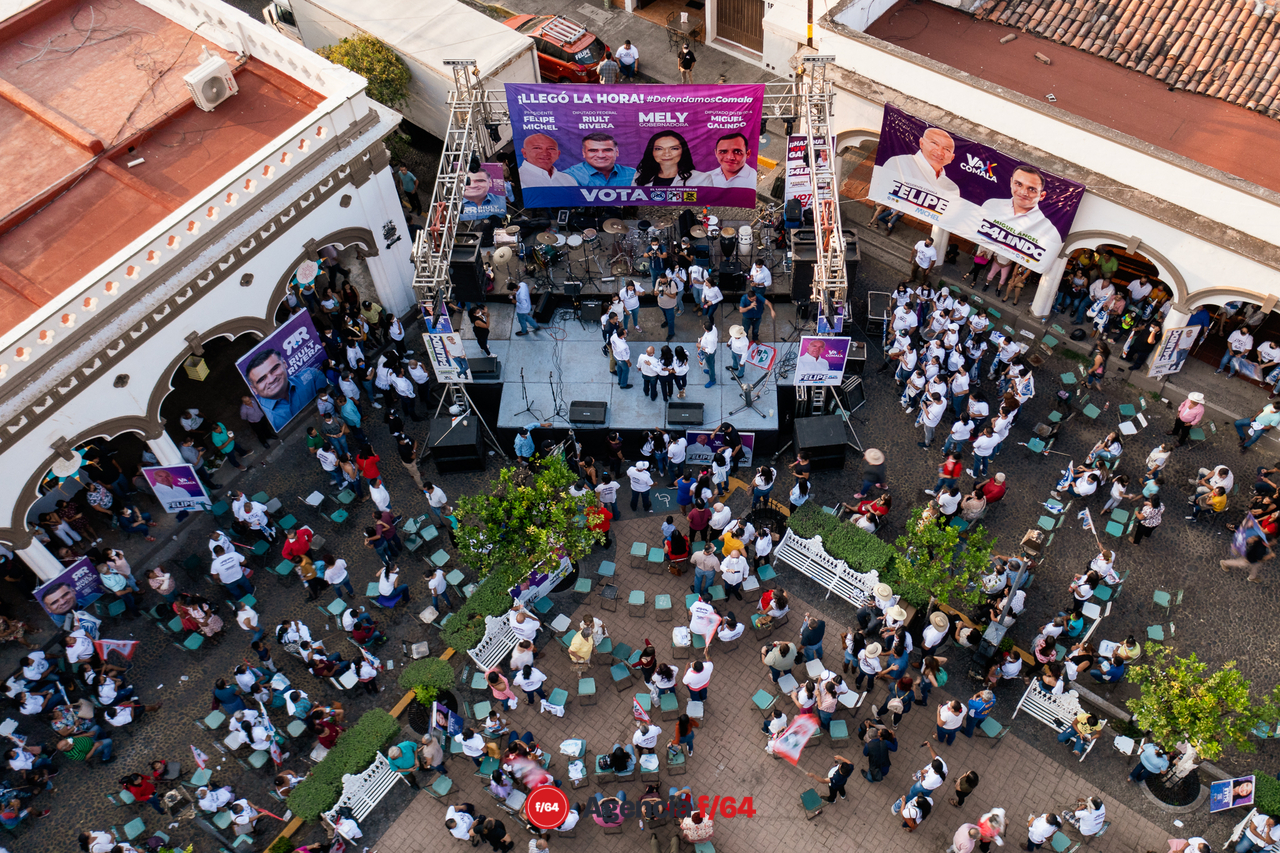 Mely Romero, candidata a la gubernatura del Estado de Colima por la coalición "Vá por Colima" realizó dos cierres de campaña. 