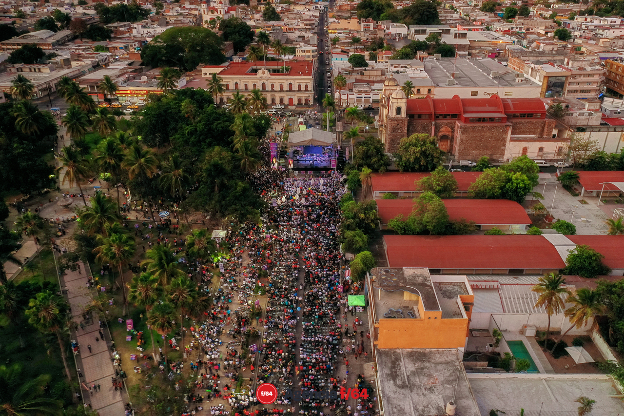 Mely Romero, candidata a la gubernatura del Estado de Colima por la coalición "Vá por Colima" realizó dos cierres de campaña. 