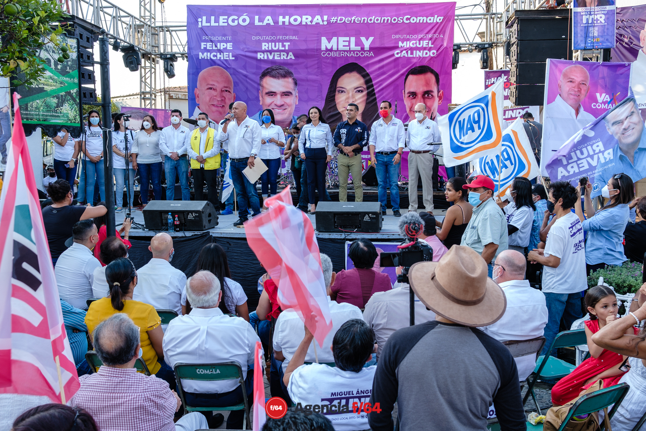 Mely Romero, candidata a la gubernatura del Estado de Colima por la coalición "Vá por Colima" realizó dos cierres de campaña. 
