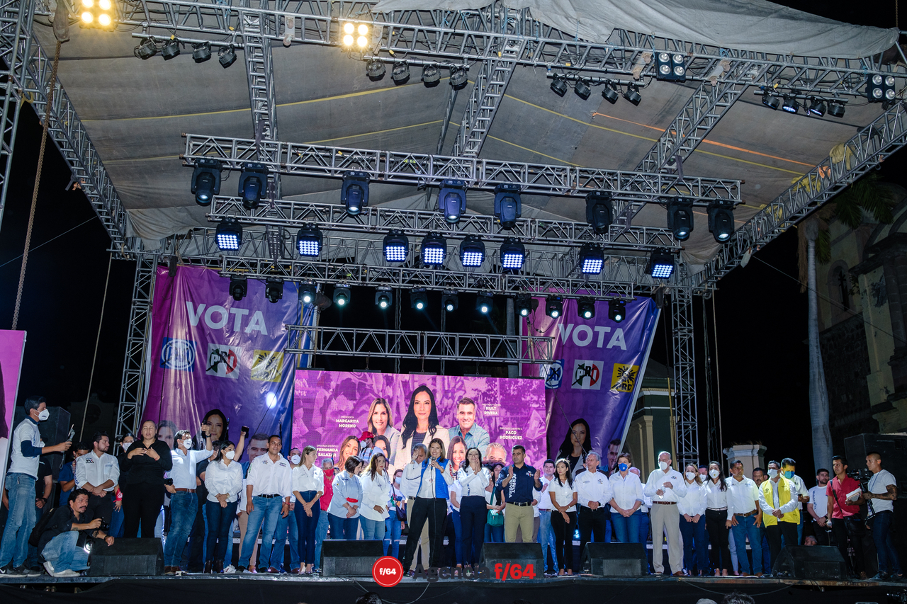 Mely Romero, candidata a la gubernatura del Estado de Colima por la coalición "Vá por Colima" realizó dos cierres de campaña. 