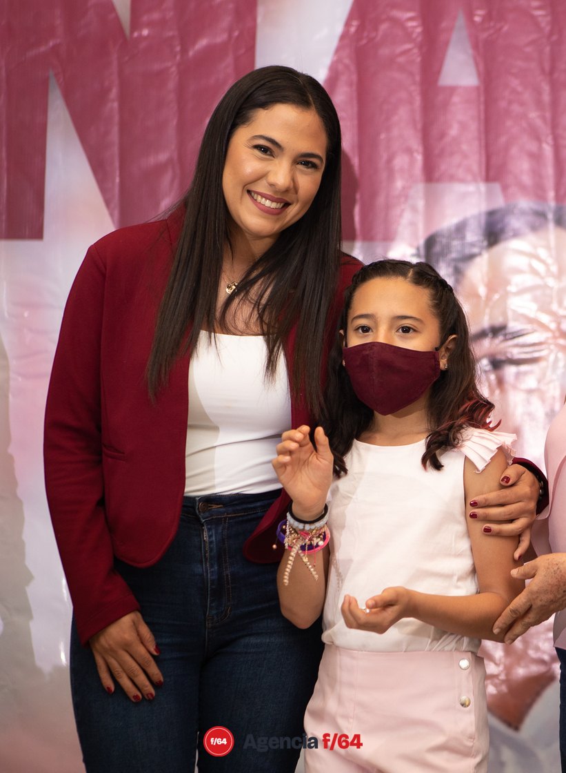 Indira Vizcaíno y su hija.