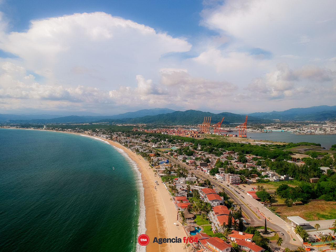 Playa de las Brisas en Manzanillo.