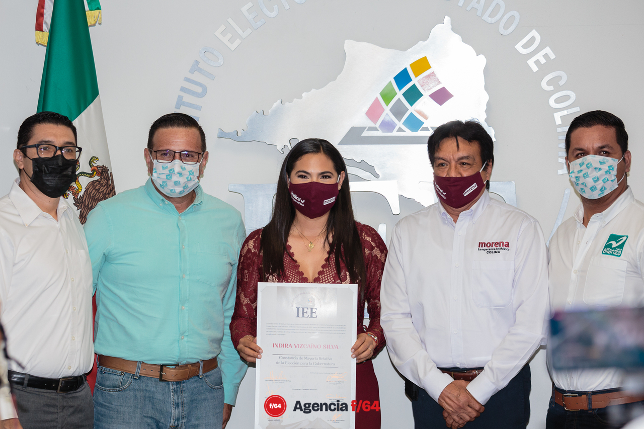 Indira Vizcaíno recibe constancia de mayoría de votos por parte el IEE.