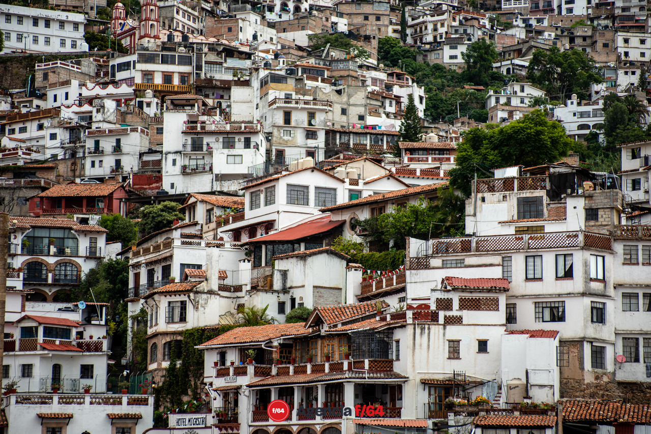 Vista fotográfica de la arquitectura representativa de la ciudad de #Taxco de Alarcón, en el Estado de Guerrero, al sur de México. 

Junio, 2021.
#LaDiaria