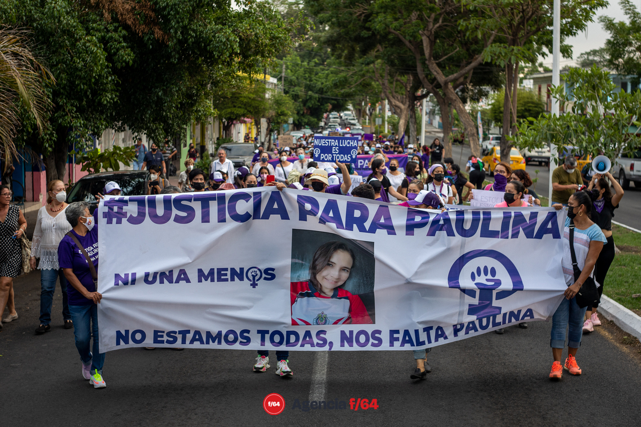 Marchan y se manifiestan en la capital del Estado de Colima por el feminicidio de la maestra Paulina Vadillo. 