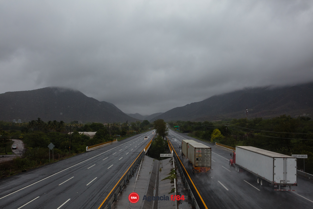 Carretera Colima-Manzanillo a la altura de Los Asmoles.