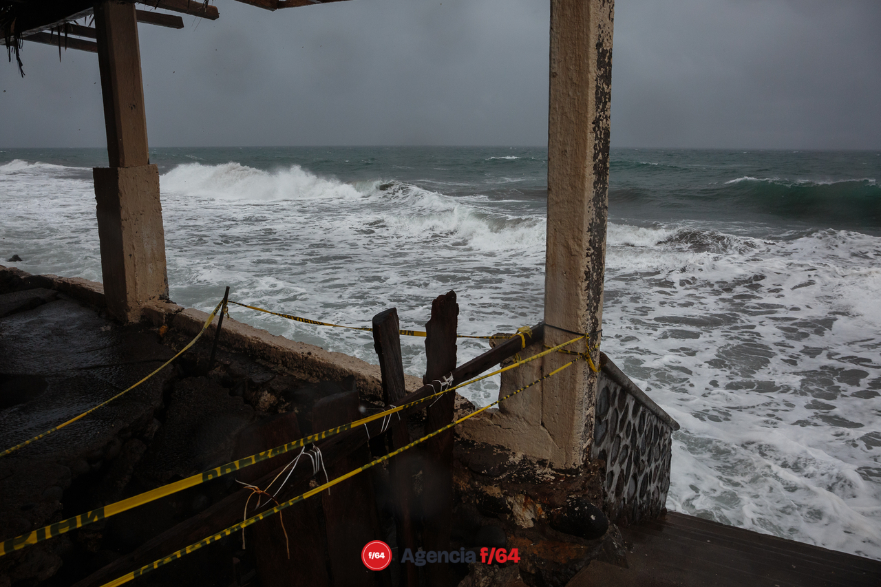 Oleaje en El Paraíso Armería.