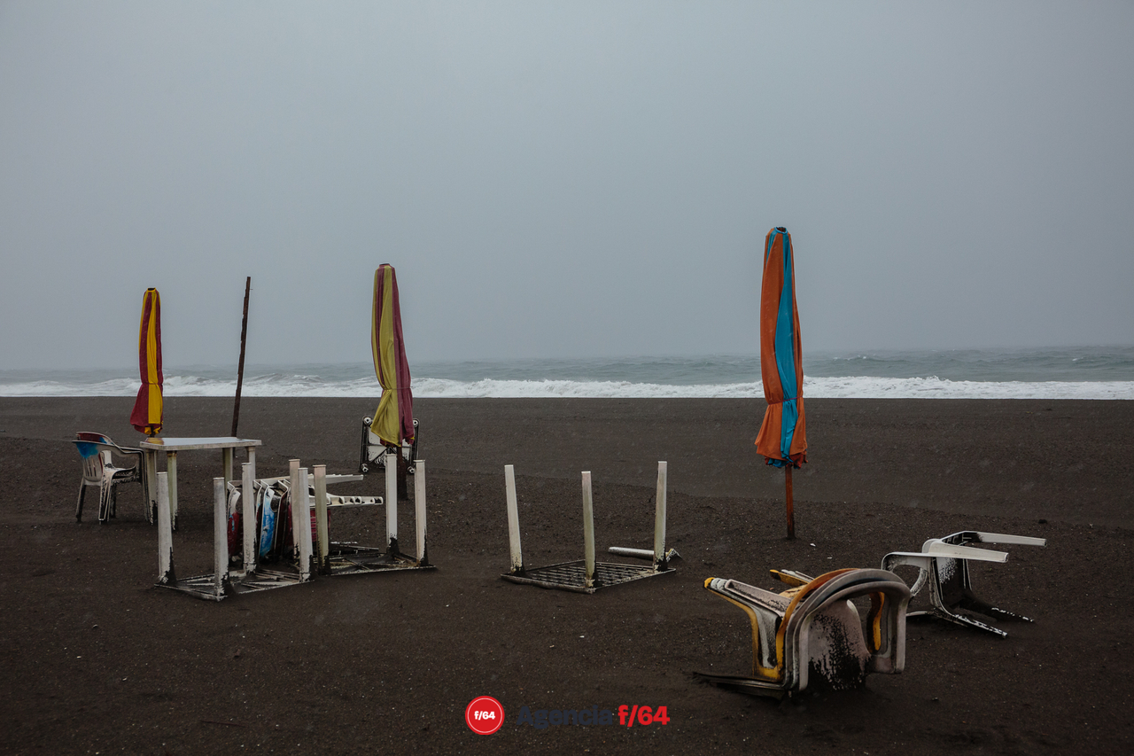 Restaurantes de playa cerrados en Boca de Pascuales Tecomán.