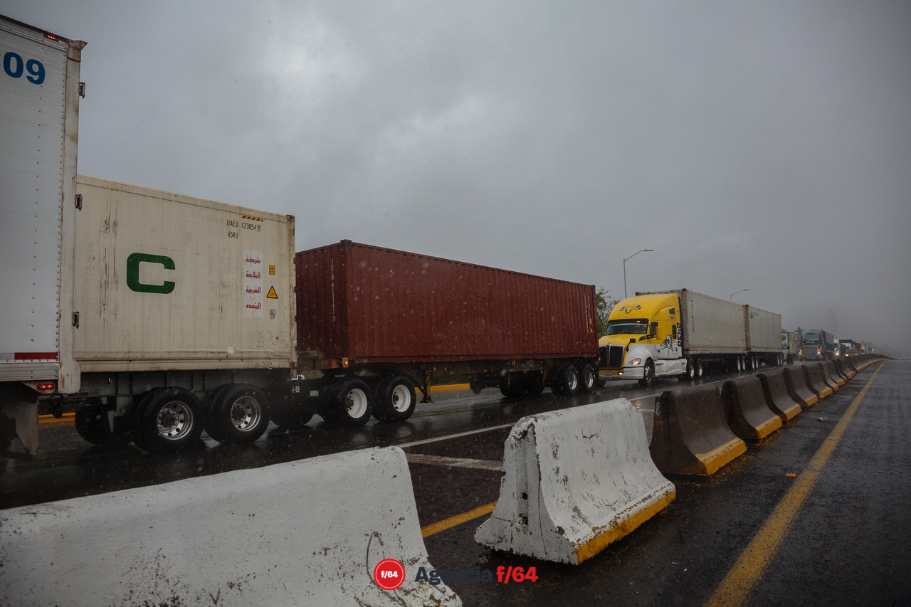 Tráfico en la caseta de cobro en dirección de Manzanillo a Colima.