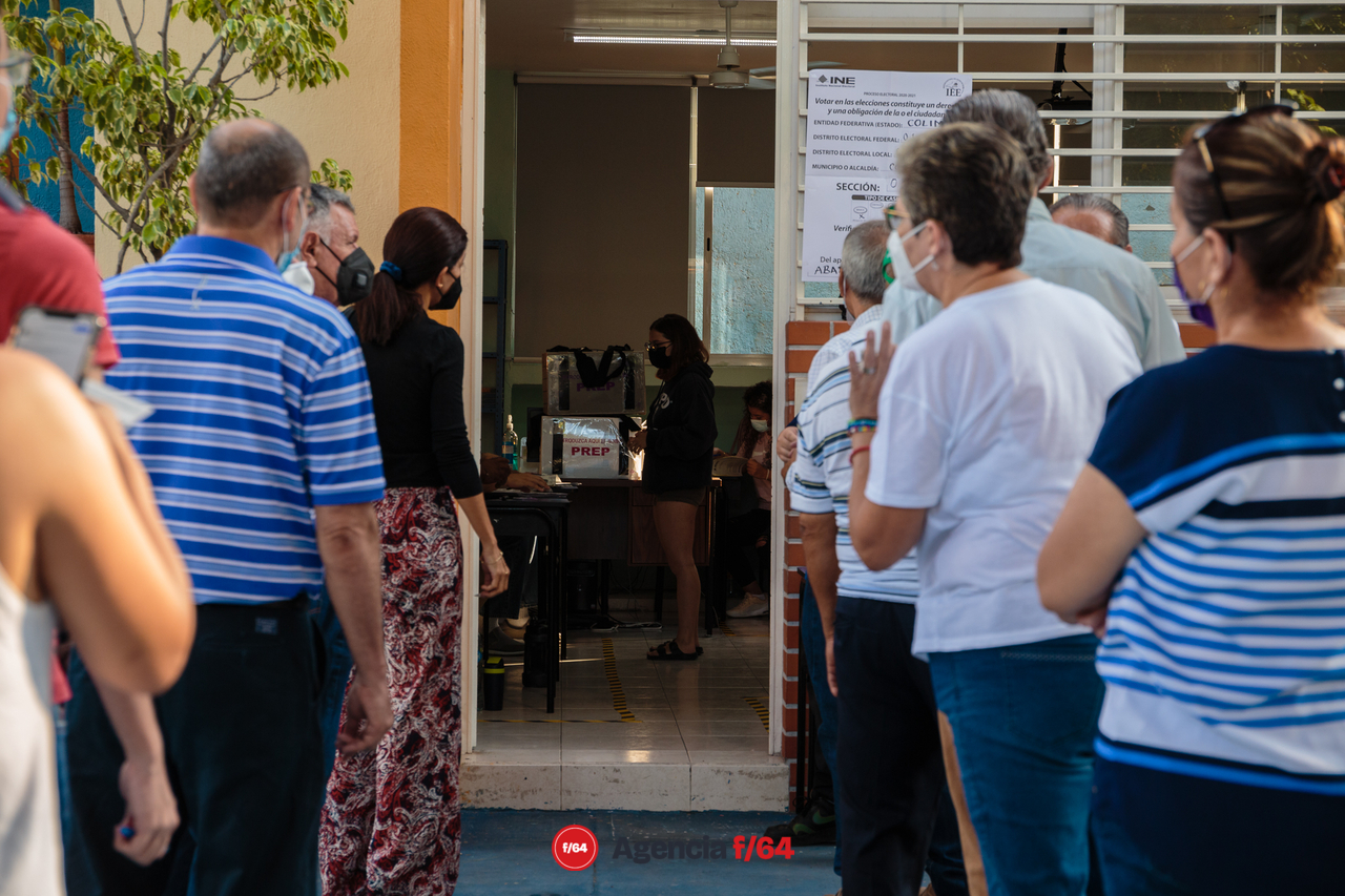 Voto en Colima capital.