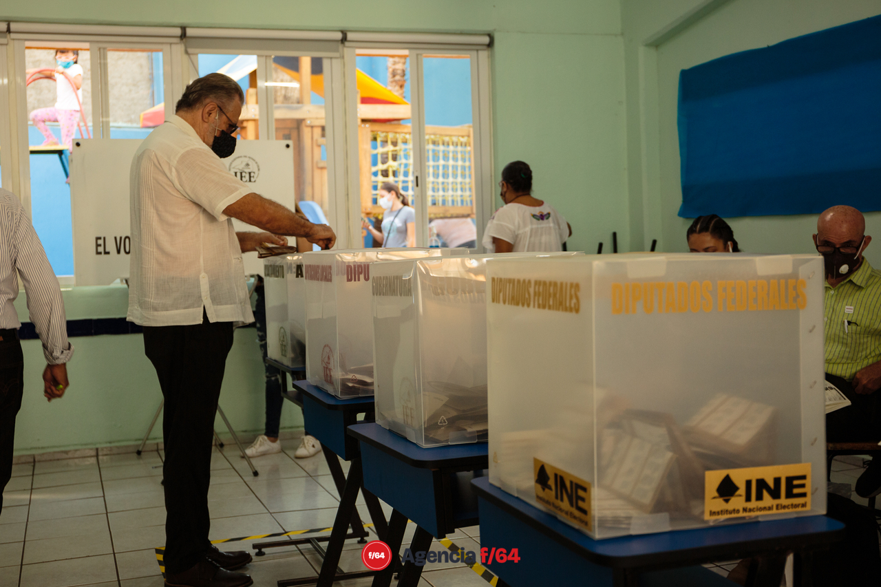 Voto en Colima capital.