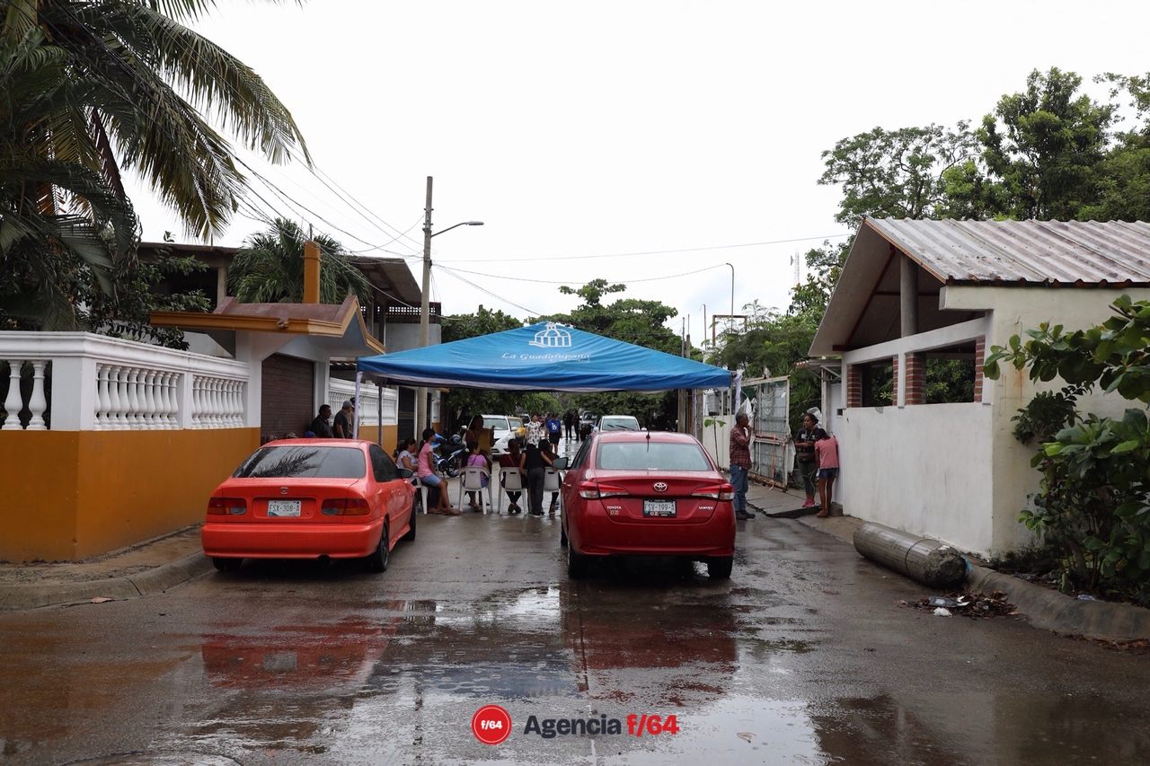 El activista David Díaz Valdez, fundador del Movimiento Regeneración Nacional (Morena) de Manzanillo y exdelegado de la comunidad de Campos fue asesinado en el exterior del mercado de la delegación Santiago donde se encuentra su negocio de venta de pescado. 

David Díaz Valdez fue atacado a balazos por dos individuos que se trasladaban en una motocicleta.