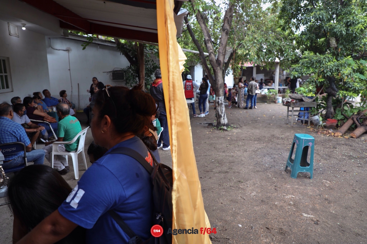 El activista David Díaz Valdez, fundador del Movimiento Regeneración Nacional (Morena) de Manzanillo y exdelegado de la comunidad de Campos fue asesinado en el exterior del mercado de la delegación Santiago donde se encuentra su negocio de venta de pescado. 

David Díaz Valdez fue atacado a balazos por dos individuos que se trasladaban en una motocicleta.