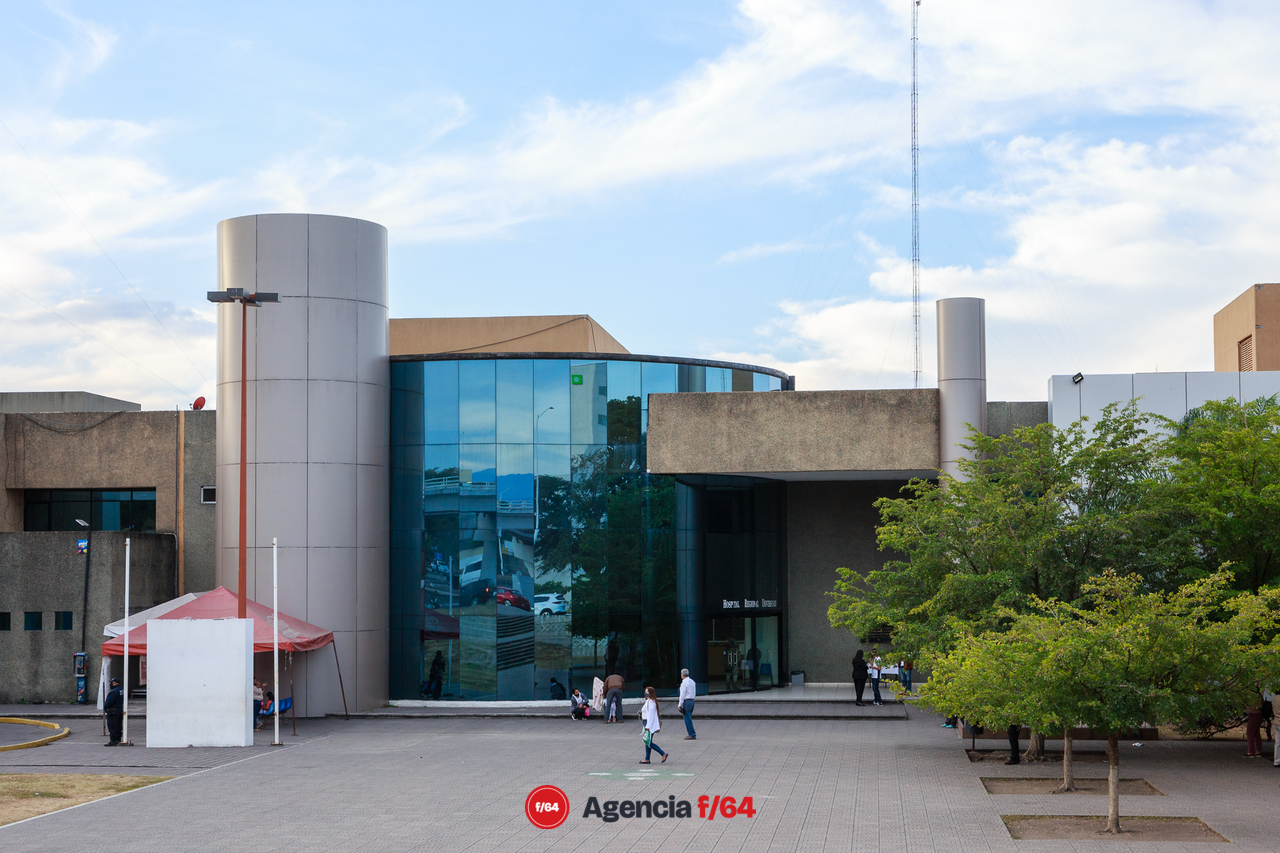 Hospital Regional Universitario aplica la primera vacuna contra COVID-19.
