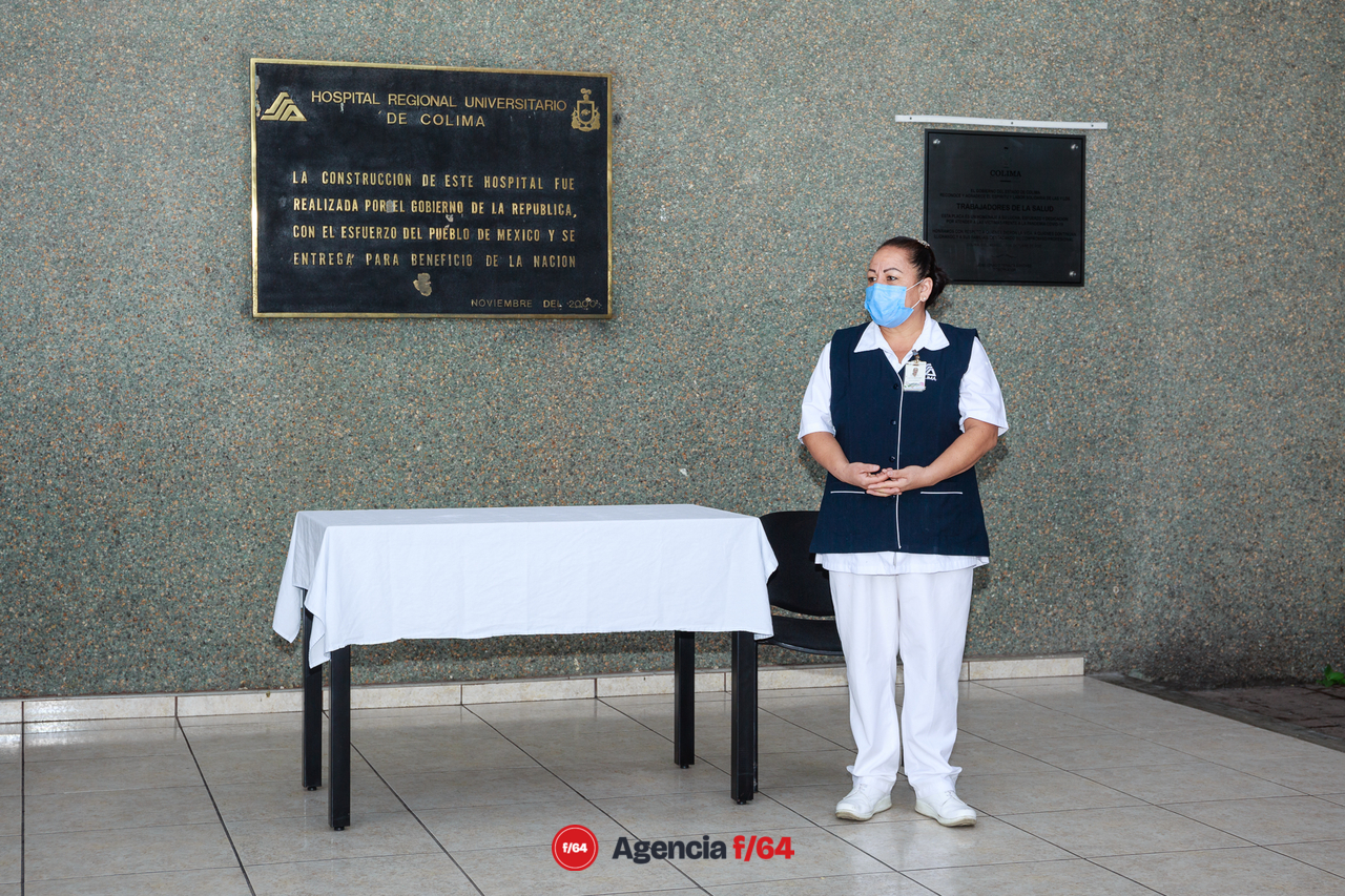 La enfermera Celia Castañeda en espera de ser vacunada.