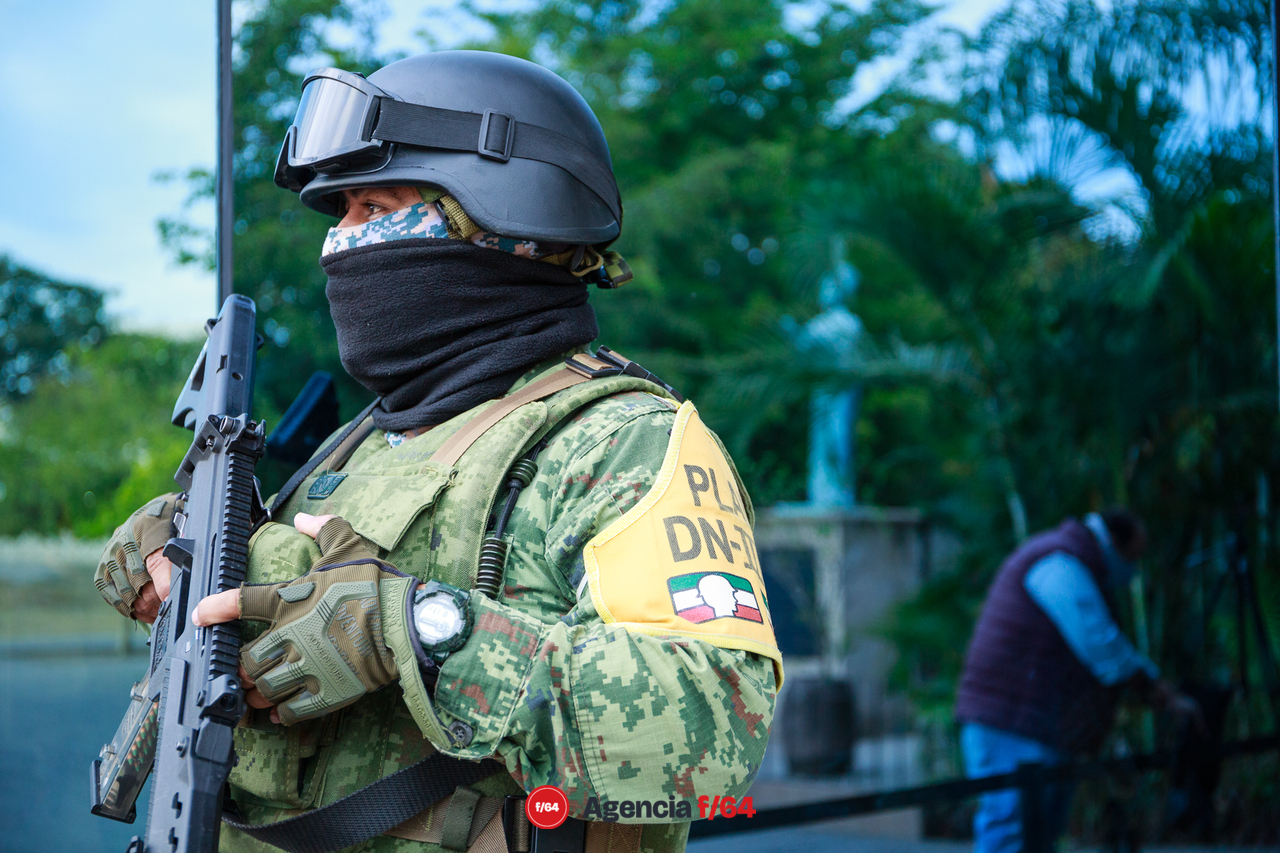El ejército resguarda el acceso al Hospital Regional Universitario.
