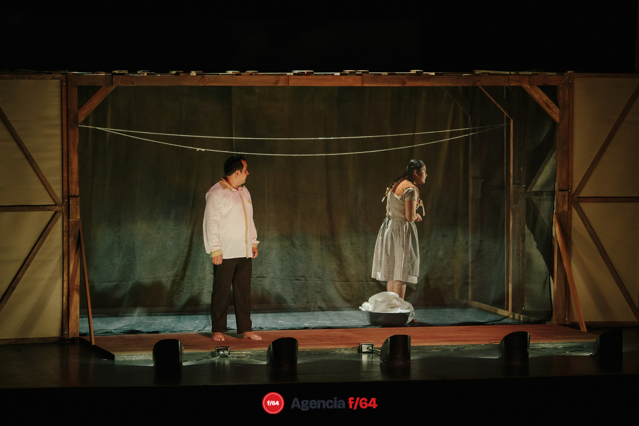 Elenco de Cuatro Milpas teatro en la obra "Salvador" escrita por Suzanne Lebeau y dirigida por la maestra Janet Pinela.
