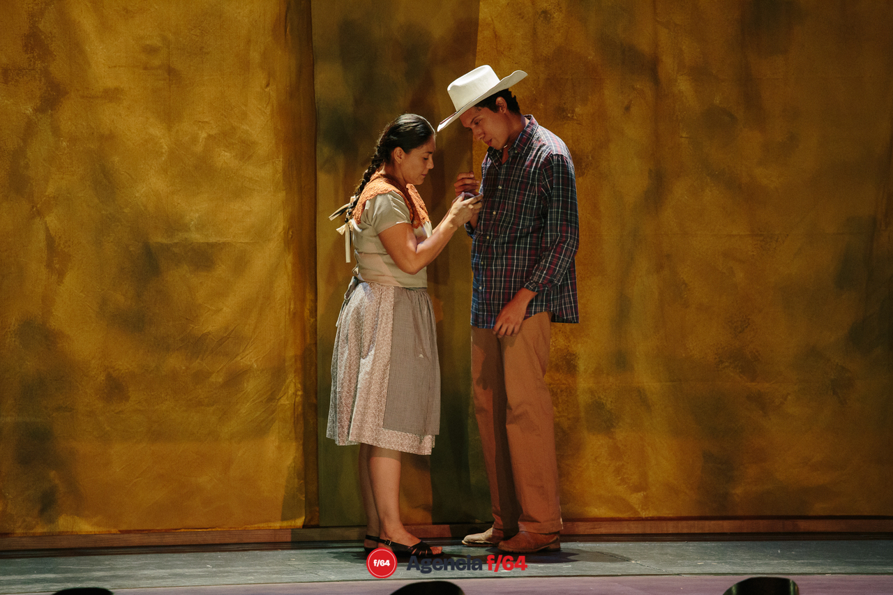 Elenco de Cuatro Milpas teatro en la obra "Salvador" escrita por Suzanne Lebeau y dirigida por la maestra Janet Pinela.