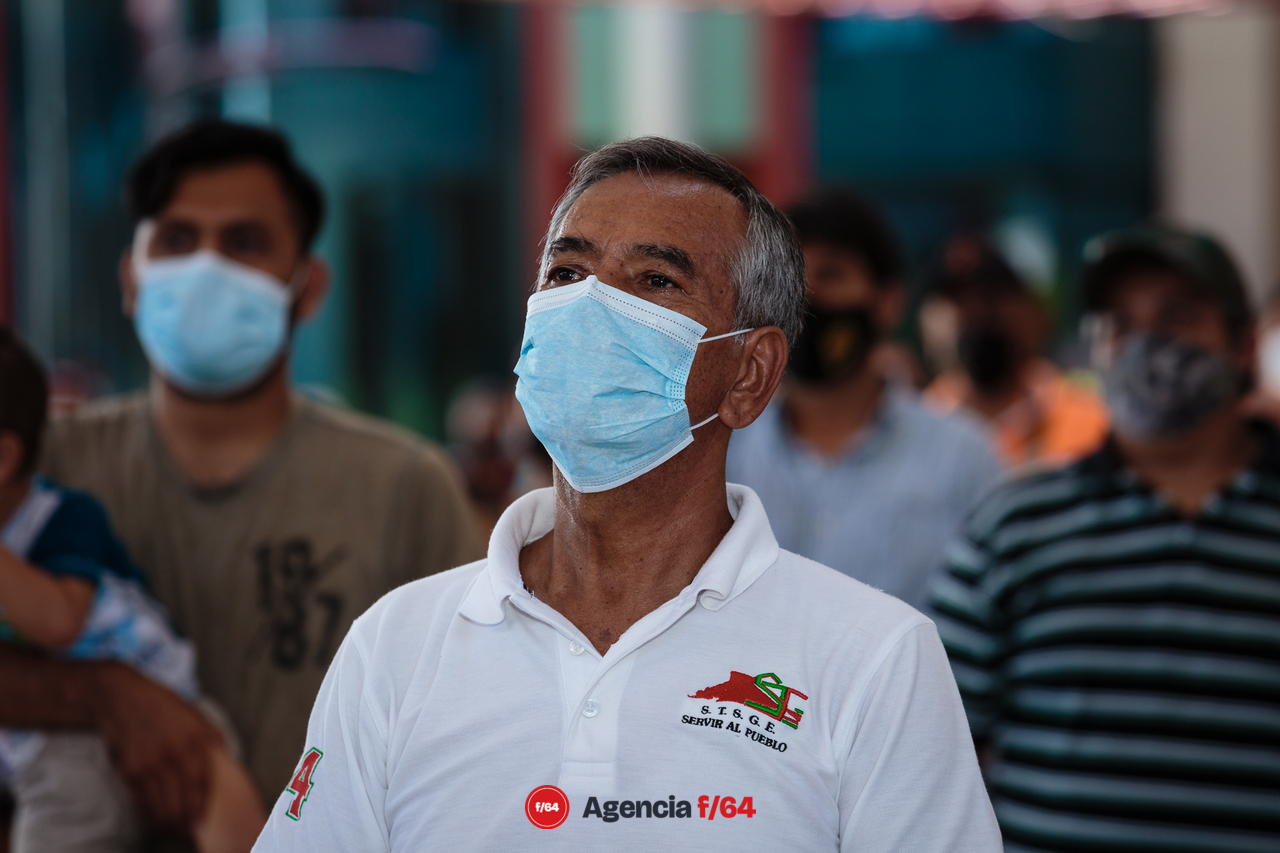 Trabajadores del sindicado S.T.S.G.E. atienden a mitin en el Complejo Administrativo del Gobierno del Estado después de participar en caravanas que afectaron el tránsito por la carretera Guadalajara-Manzanillo.