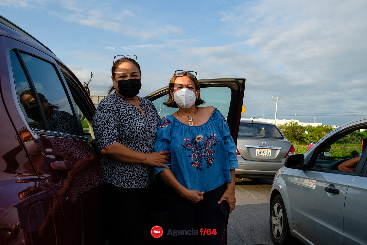 El Sindicato de Trabajadores de la Educación (SNTE) bloquearon por casi hora y media el tránsito de la carretera Guadalajara-Manzanillo en dirección a Guadalajara.