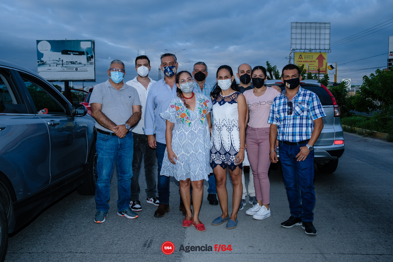 El Sindicato de Trabajadores de la Educación (SNTE) bloquearon por casi hora y media el tránsito de la carretera Guadalajara-Manzanillo en dirección a Guadalajara.