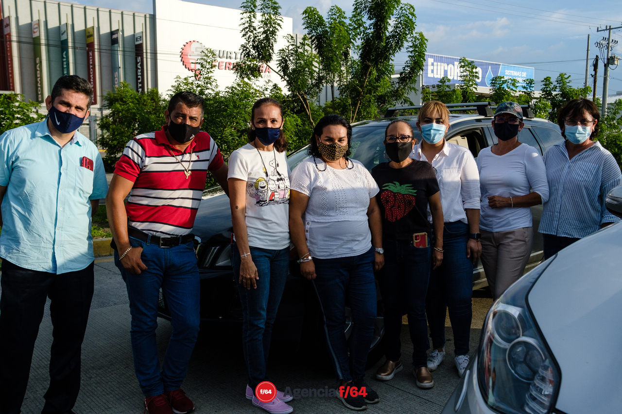 El Sindicato de Trabajadores de la Educación (SNTE) bloquearon por casi hora y media el tránsito de la carretera Guadalajara-Manzanillo en dirección a Guadalajara.