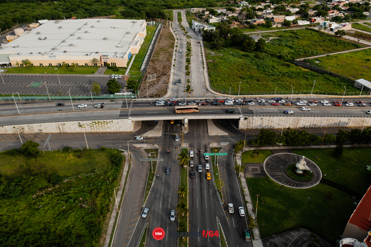 El Sindicato de Trabajadores de la Educación (SNTE) bloquearon por casi hora y media el tránsito de la carretera Guadalajara-Manzanillo en dirección a Guadalajara.