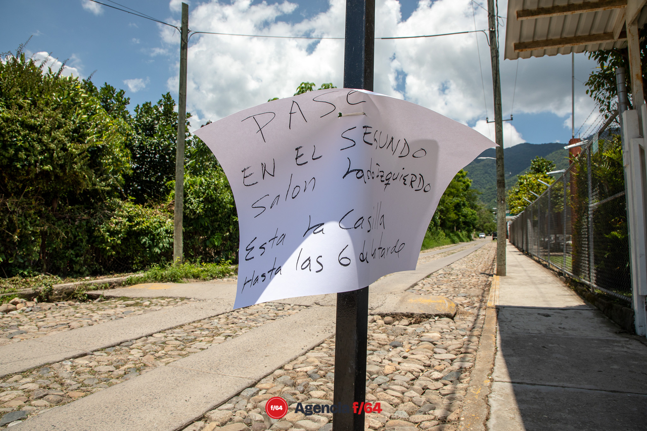 Con poca asistencia en el Municipio de Minatitlán la participación ciudadana en la Consulta Popular fue a cuentagotas. 