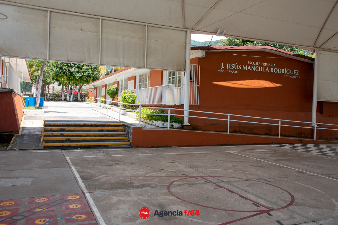 Con poca asistencia en el Municipio de Minatitlán la participación ciudadana en la Consulta Popular fue a cuentagotas. 