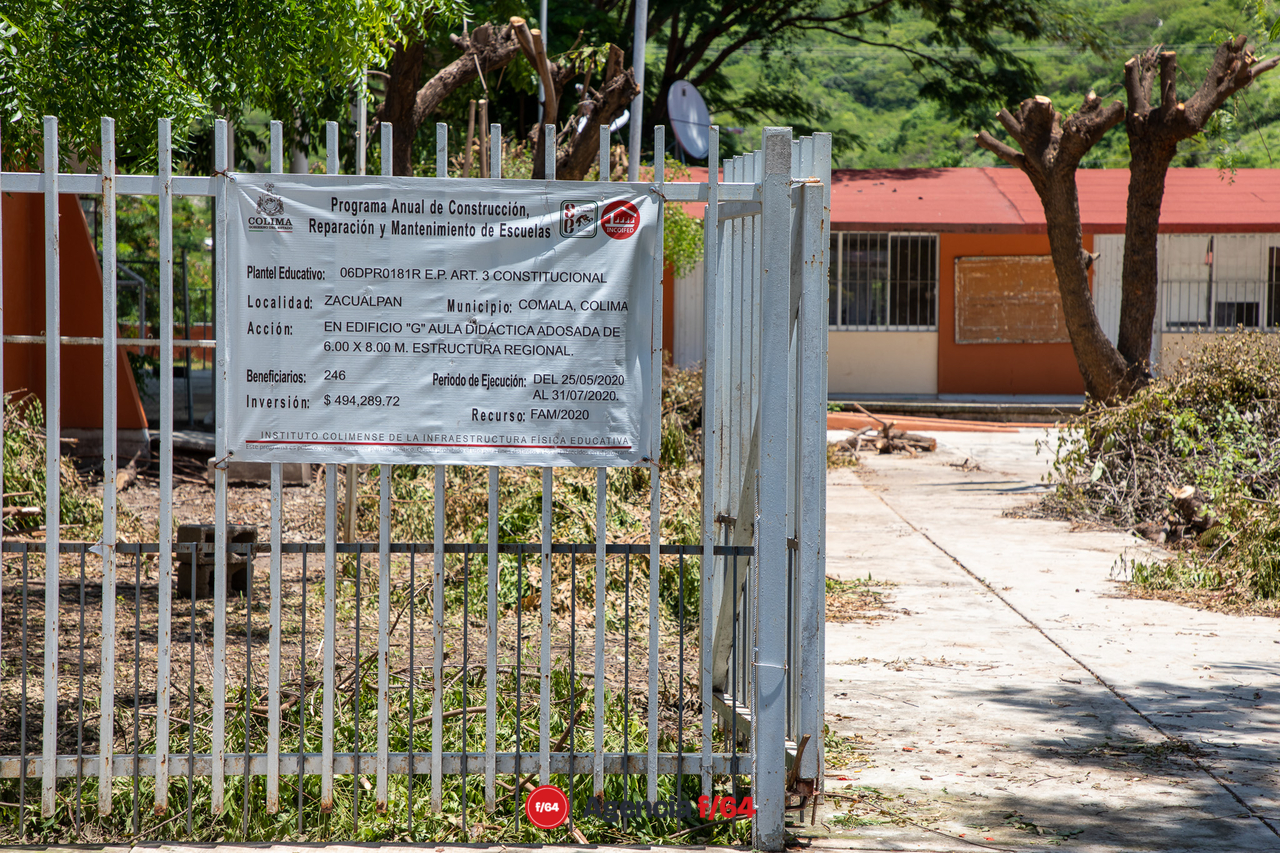 Para el medio día, Zacualpan, una de las pocas comunidades de indígenas en el Estado de Colima, reportaba no más de 40 boletas acumuladas en las dos mesas instaladas en la Escuela Primaria "Artículo 3ro. Constitucional".
