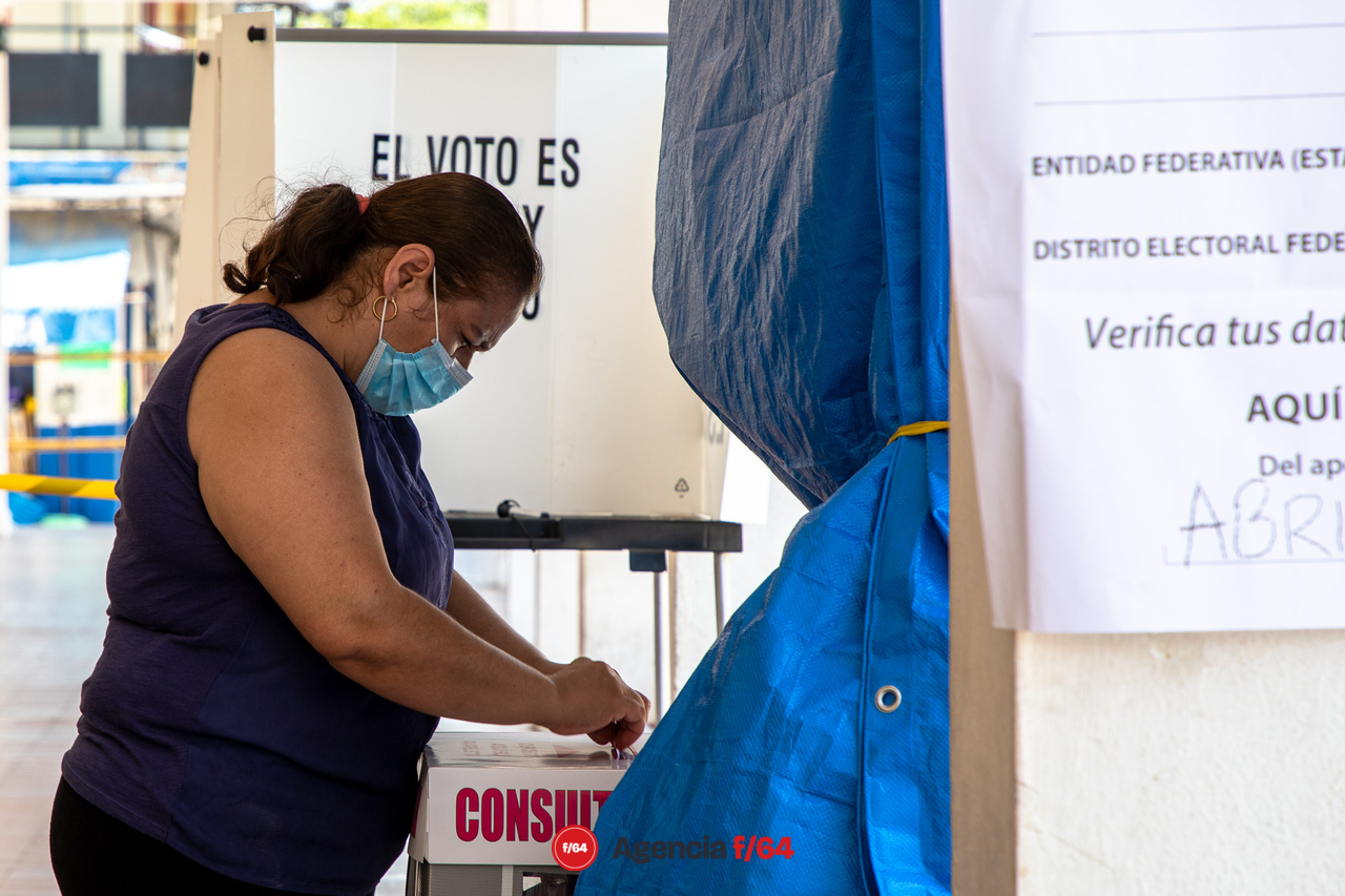 Con poca participación en el Municipio de Minatitlán la participación ciudadana en la Consulta Popular fue a cuentagotas. 