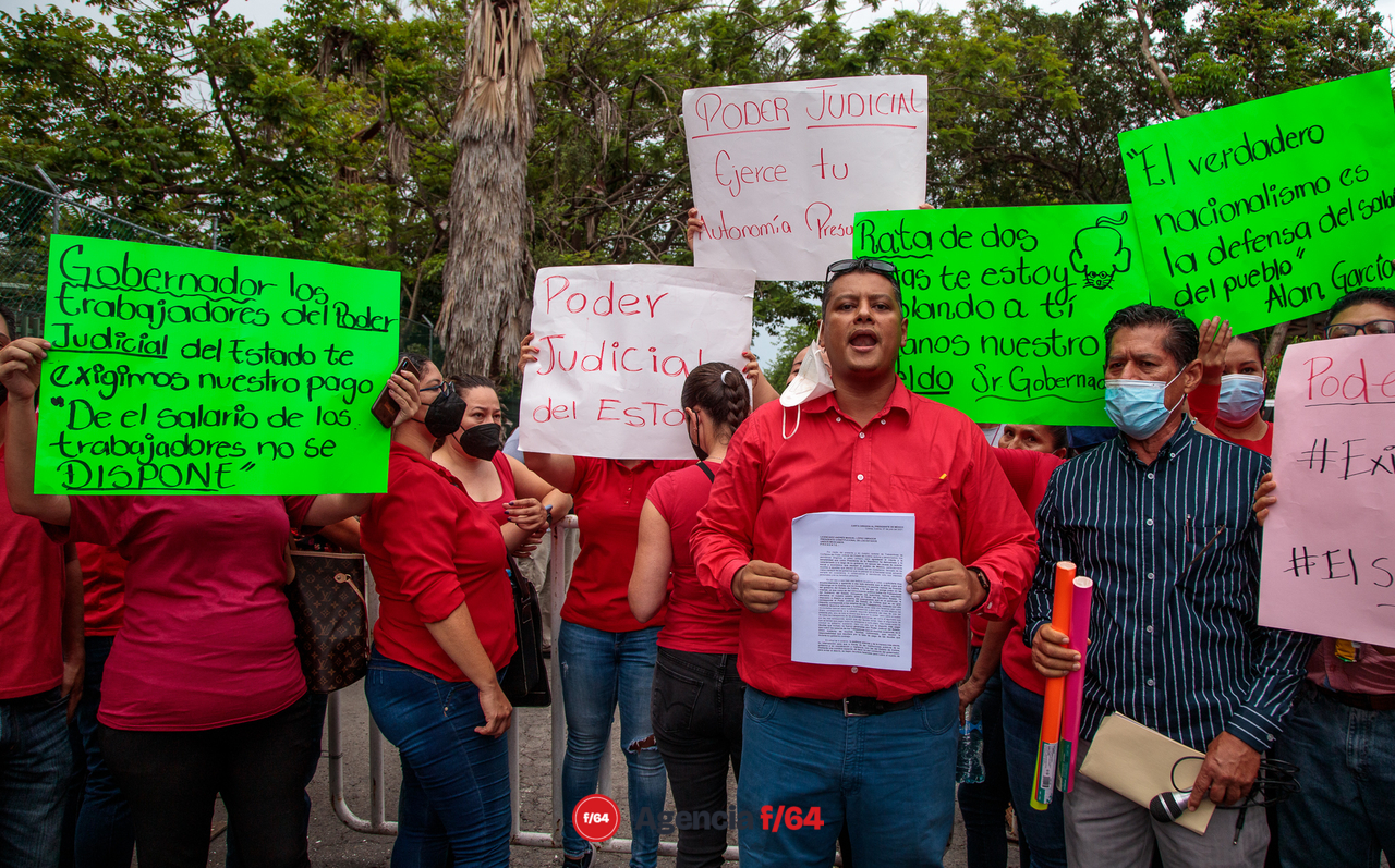 Manifestantes por actual situación laboral.