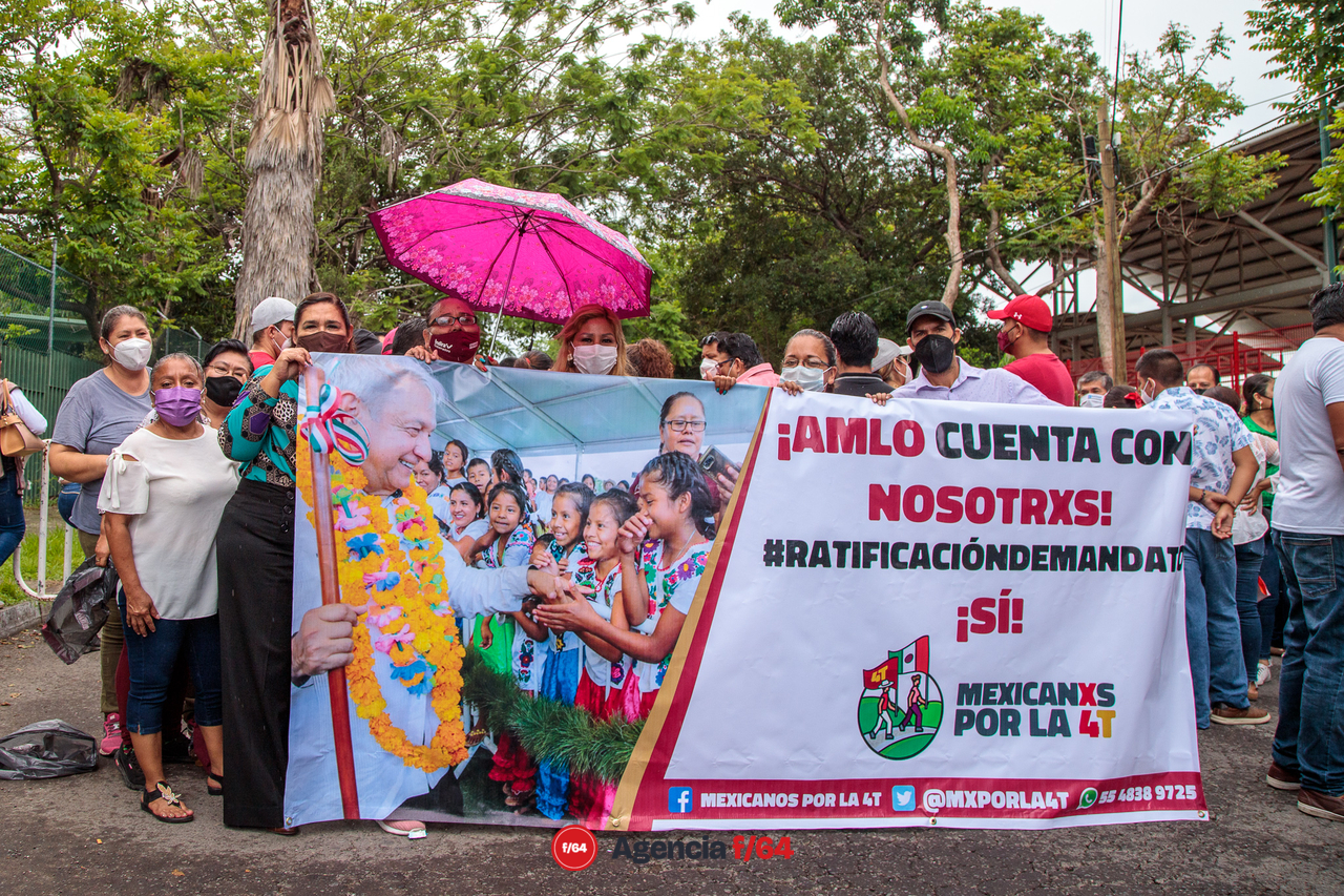 Fundadores de Morena en Colima,  muestran su apoyo al Presidente de la República.